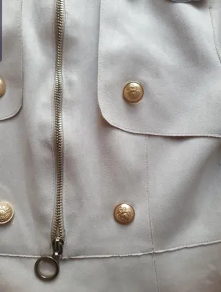 Vestido rosa nude con detalles dorados