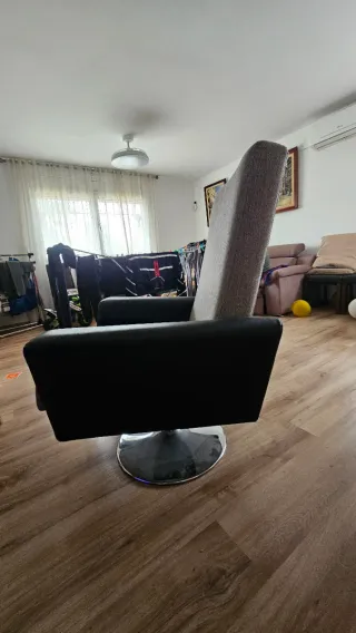 Sillón giratorio tapizado tela y piel