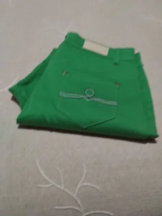 Pantalones tobilleros verde manzana elastano