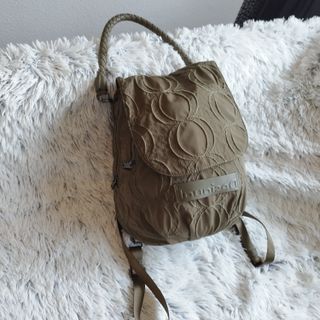 Mochila Desigual verde oliva con asa trenzada