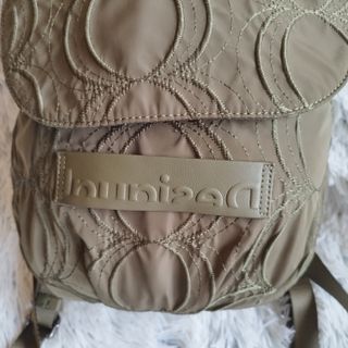 Mochila Desigual verde oliva con asa trenzada