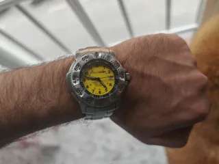 Reloj Renault Sport 200m Plata y Amarillo