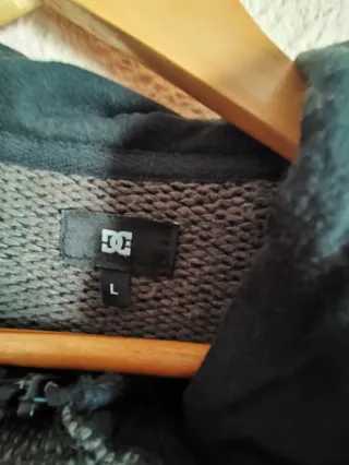 Sudadera DC Shoes gris con capucha