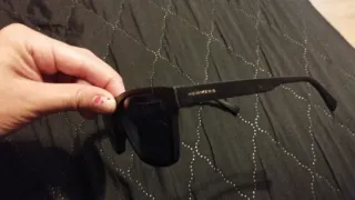 Gafas de sol negras sin graduar