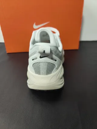 Nike talla 40 Blanco y gris