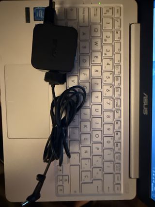 Portátil Asus E203N