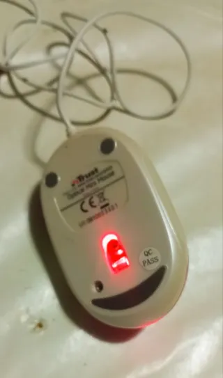 Ratón Trust Rosa y Blanco USB