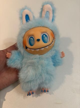 Labubu peluche azul con llavero