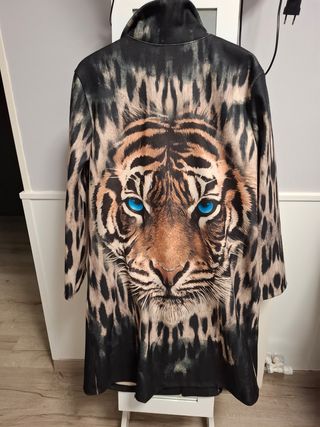 Abrigo estampado tigre