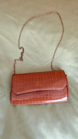 Lote 2 minibolsos: bolso marrón + bolsito negro