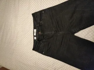 Pantalón vaquero negro