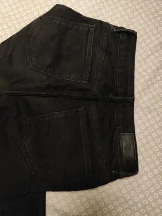 Pantalón vaquero negro