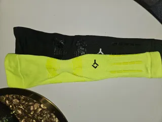 Manguitos Floky Negro y Amarillo Talla 2