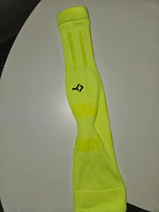 Manguitos Floky Negro y Amarillo Talla 2