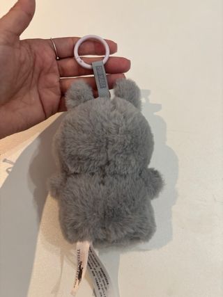 Muñeco Labubu gris
