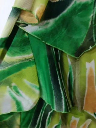 Vestido verde y beige con volantes