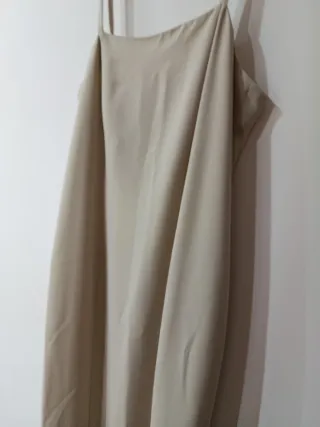 Vestido verde y beige con volantes