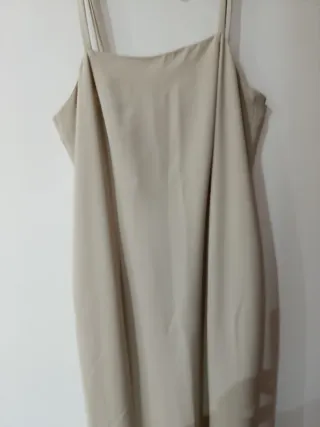 Vestido verde y beige con volantes