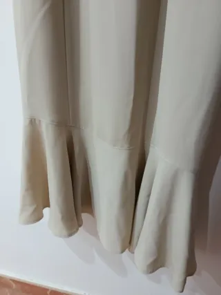 Vestido verde y beige con volantes