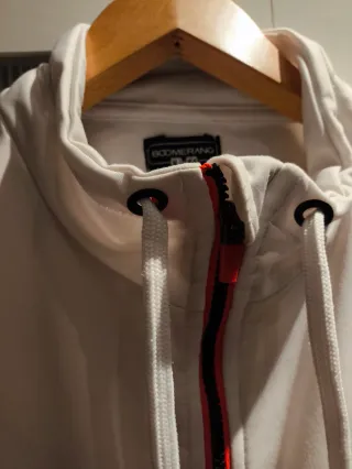 Chaqueta Boomerang Negra, Roja y Blanca