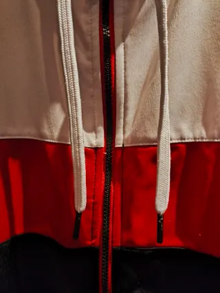 Chaqueta Boomerang Negra, Roja y Blanca