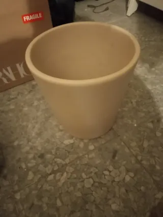 Macetero de barro beige