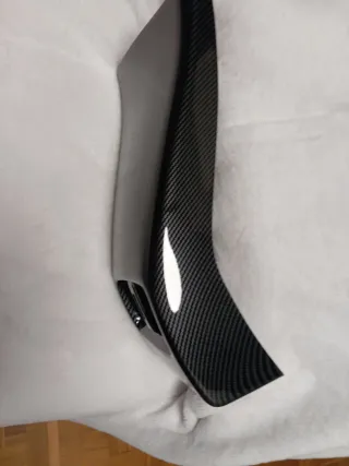 Embellecedor A/A Trasero Toyota Carbono