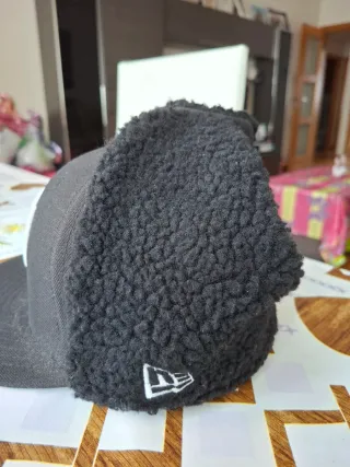 Gorra New Era Raiders negra con orejeras