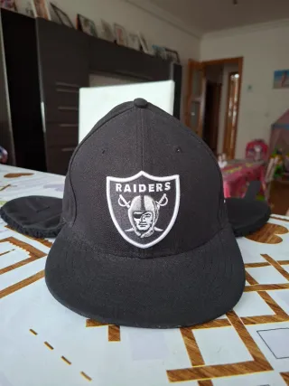 Gorra New Era Raiders negra con orejeras