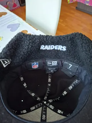 Gorra New Era Raiders negra con orejeras