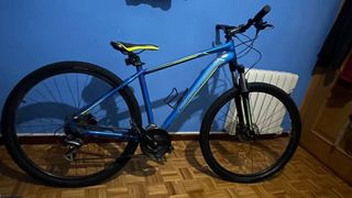 Bicicleta de montaña azul Merida