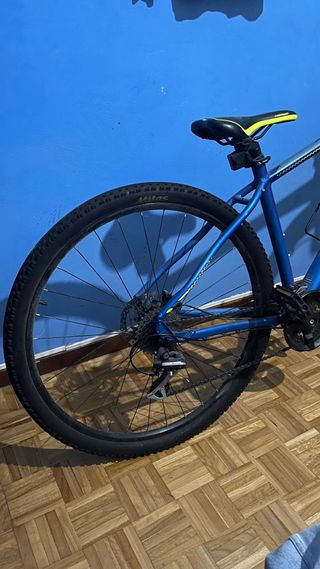 Bicicleta de montaña azul Merida