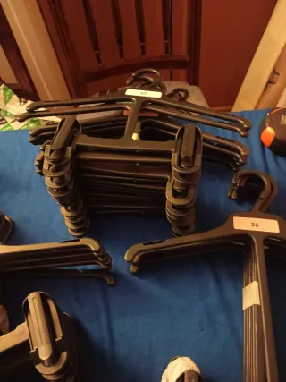 Lote de 48 perchas para ropa de bebé