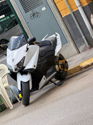 Yamaha TMAX 530 Maxi Scooter Blanca