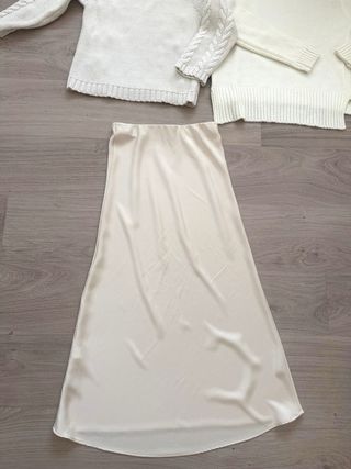 Lote falda de Zara  y 2 jerseys