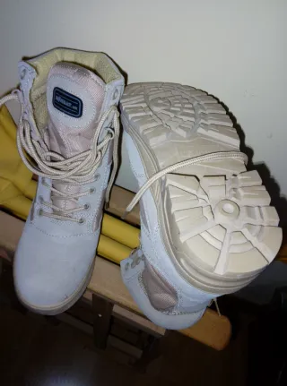 Botas de montaña KOMBAT.UK Beige