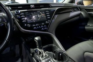 Toyota Camry   2.5 220H Advance