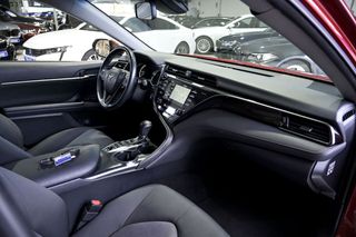 Toyota Camry   2.5 220H Advance