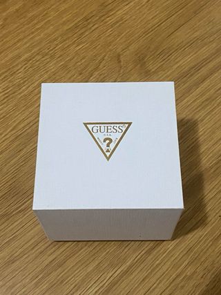 Reloj Guess Negro y Dorado