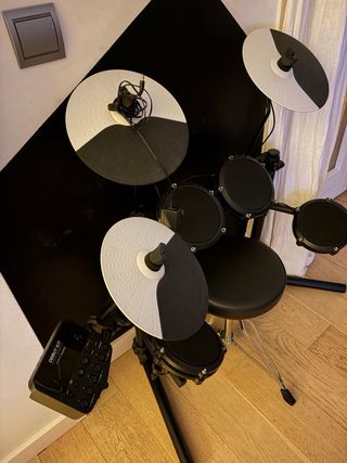 Batería Electrónica Alesis Debut Kit