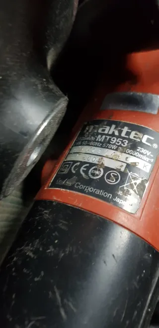 Maletín con amoladora y discos