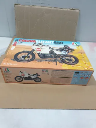 Maqueta CAGIVA ELEFANT 850 1:9 ITALERI