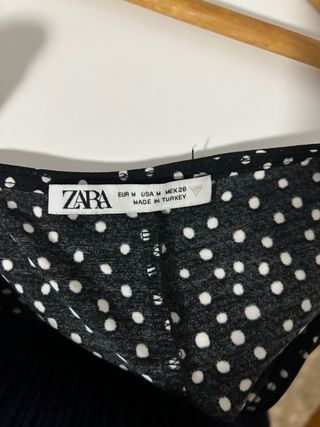 Vestido negro lunares blancos