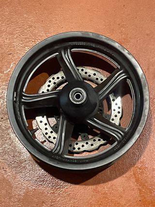 Llanta Delantera super dink 125 ABS 2011