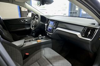 Volvo V60   2.0 B4 D AWD Cross Country Core Auto