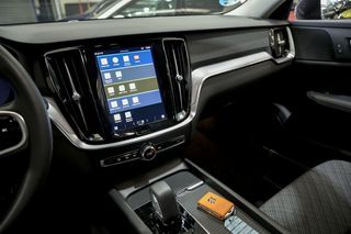 Volvo V60   2.0 B4 D AWD Cross Country Core Auto