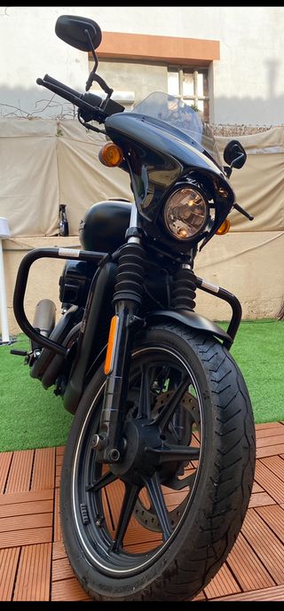 Harley Davidson Street 750 negra