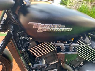 Harley Davidson Street 750 negra