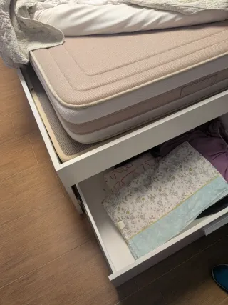 Cama con cajones y colchón visvoelastico