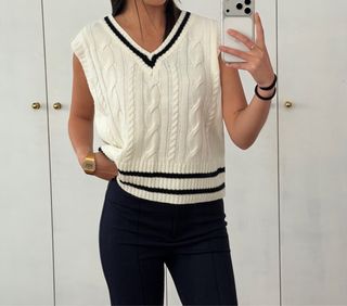 Chaleco de punto blanco con rayas